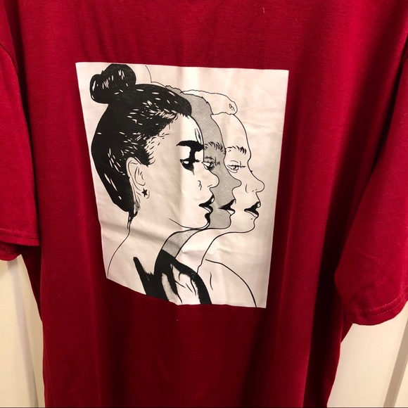 𝐑𝐞𝐝 𝐆𝐫𝐚𝐩𝐡𝐢𝐜 𝐓𝐞𝐞 - Picture 3 of 3